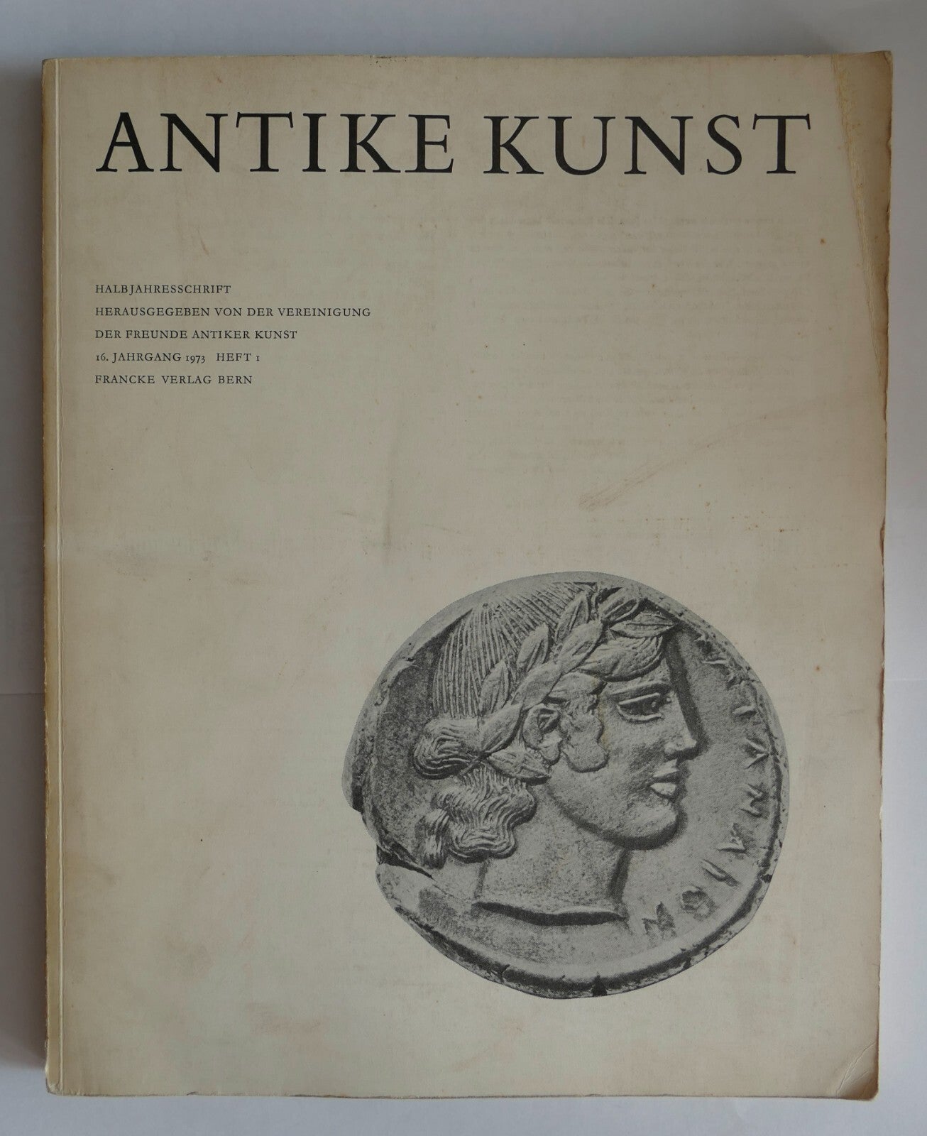 Antike Kunst vintage 1973 journal on ancient art and archaeology with coin illustration