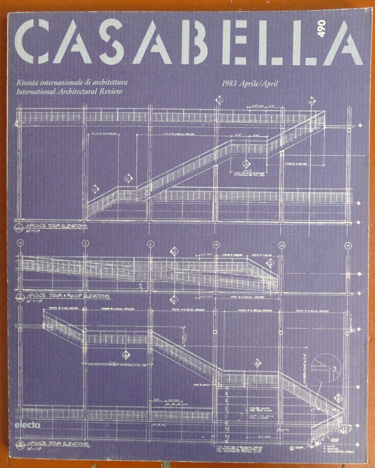 Rivista Casabella numero 490 aprile 1983 vintage recensione di architettura e design italiani