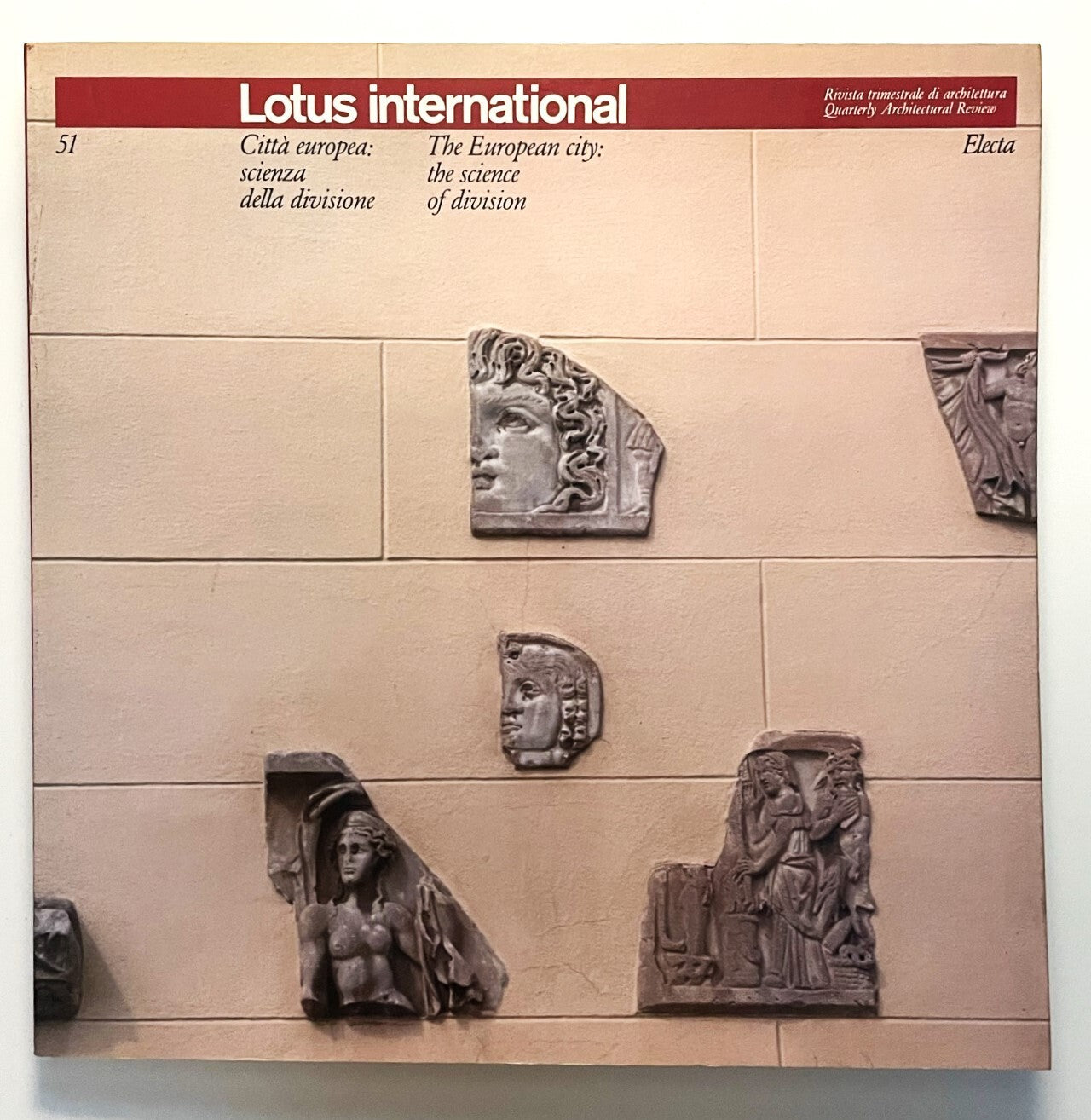 Lotus International n. 51 1986 rivista italiana d'architettura vintage con copertina decorata da scultura classica
