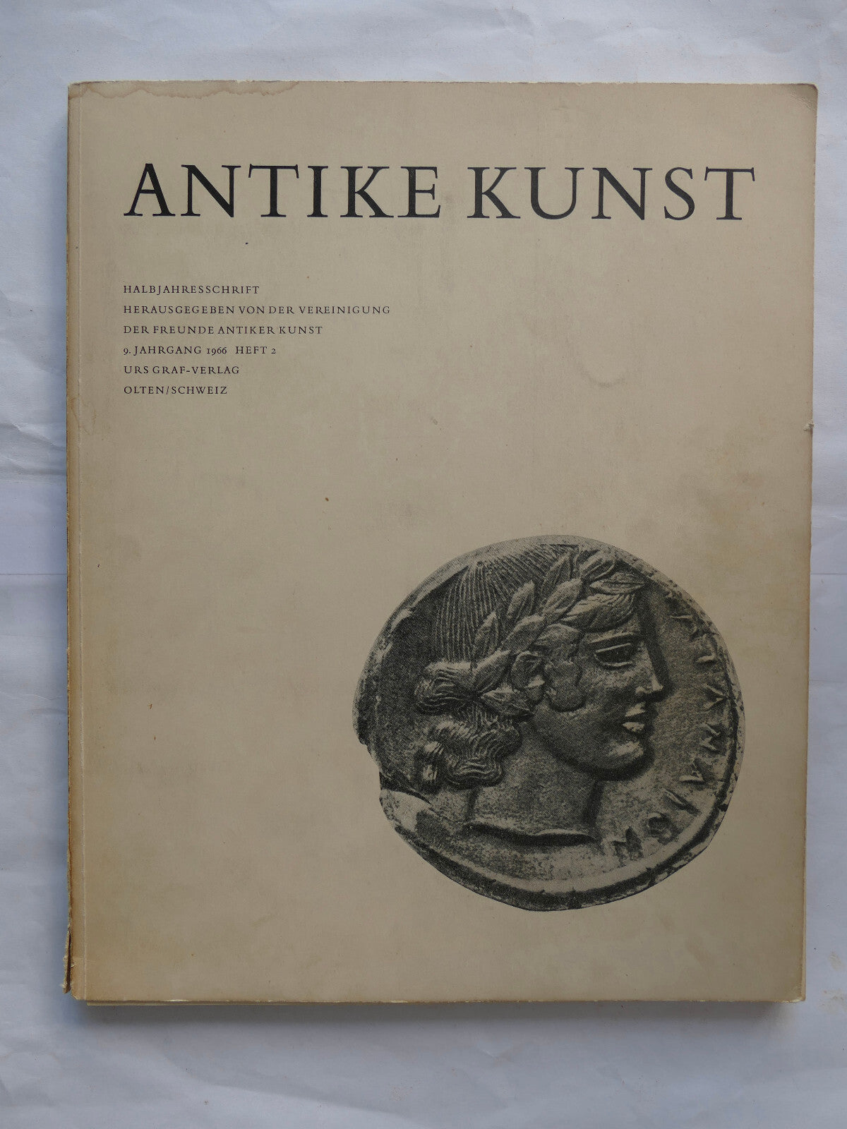 Antike Kunst vintage art journal featuring ancient coin illustration and classical art studies