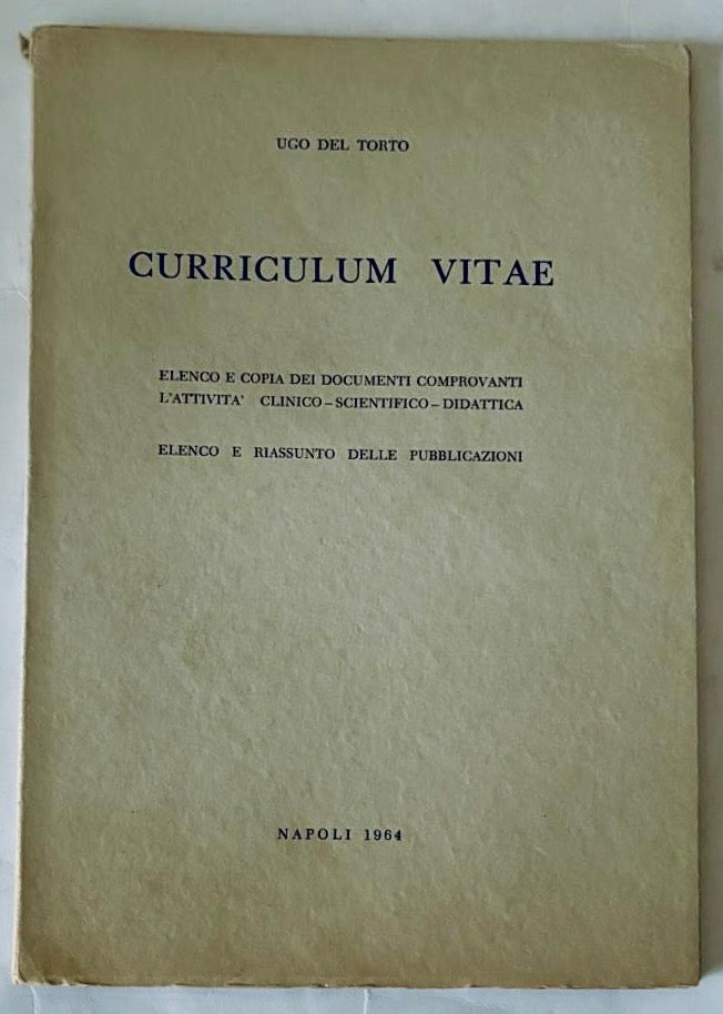 Pubblicazione Curriculum Vitae Vintage 1964 di Ugo Del Torto da Napoli che dettaglia attività scientifiche e cliniche