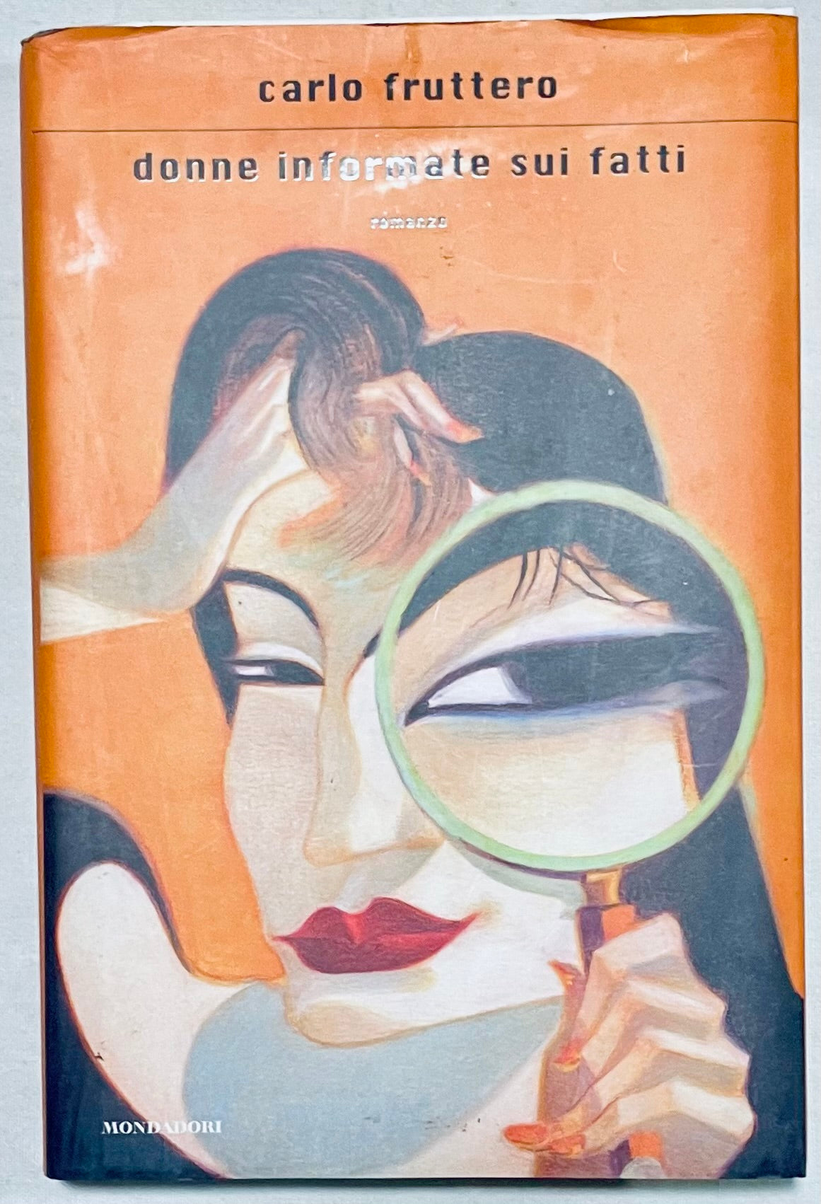 Donne informate sui fatti di Carlo Fruttero illustrazione di copertina di romanzo italiano vintage