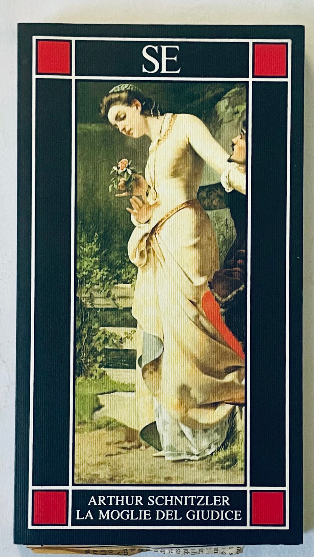 Copertina vintage del libro La Moglie del Giudice di Arthur Schnitzler con illustrazione artistica classica