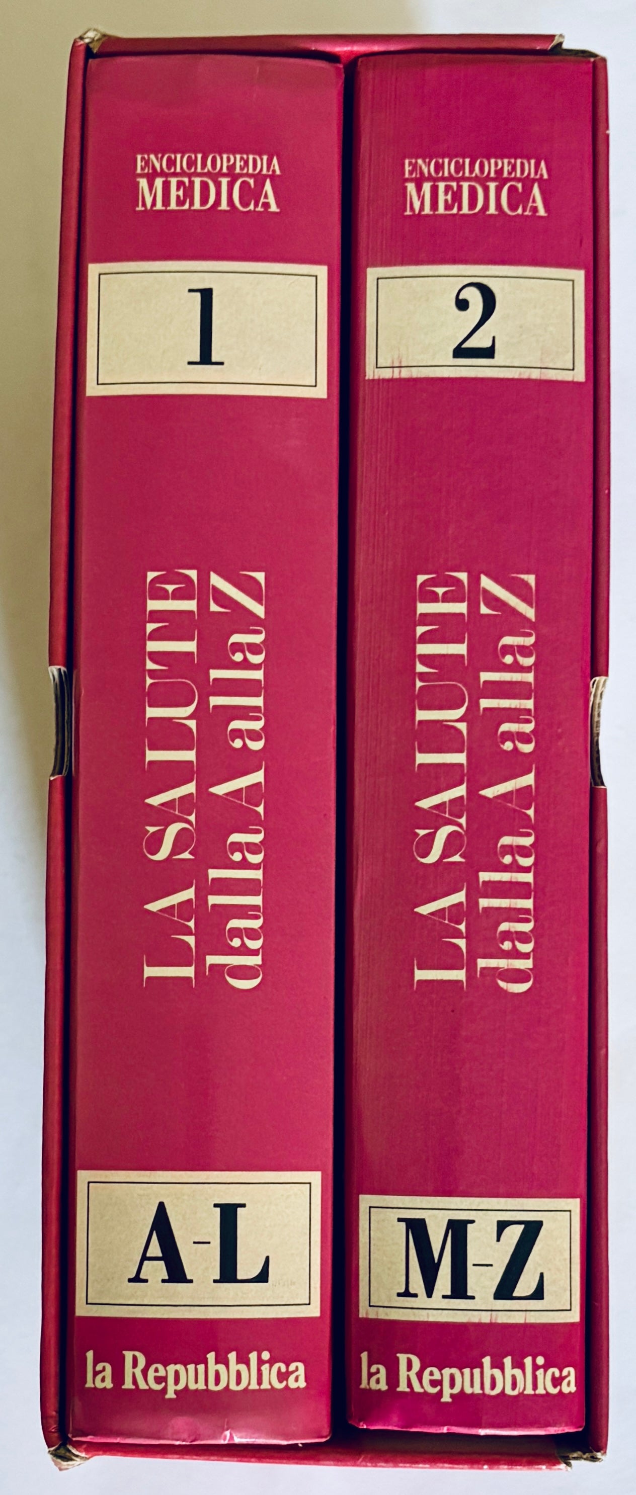 Set enciclopedico medico vintage in due volumi "La Salute dalla A alla Z" di la Repubblica del 1995