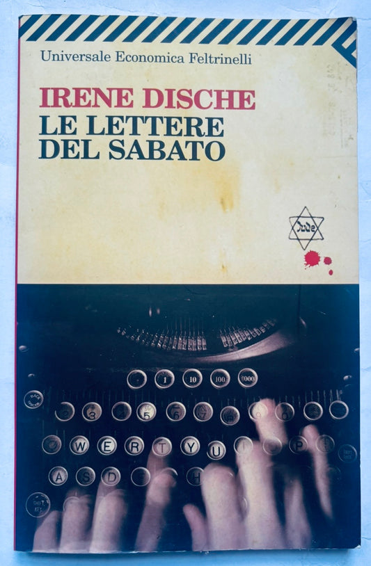 Copertina vintage del libro Le Lettere Del Sabato di Irene Dische con tasti di macchina da scrivere e mani che digitano