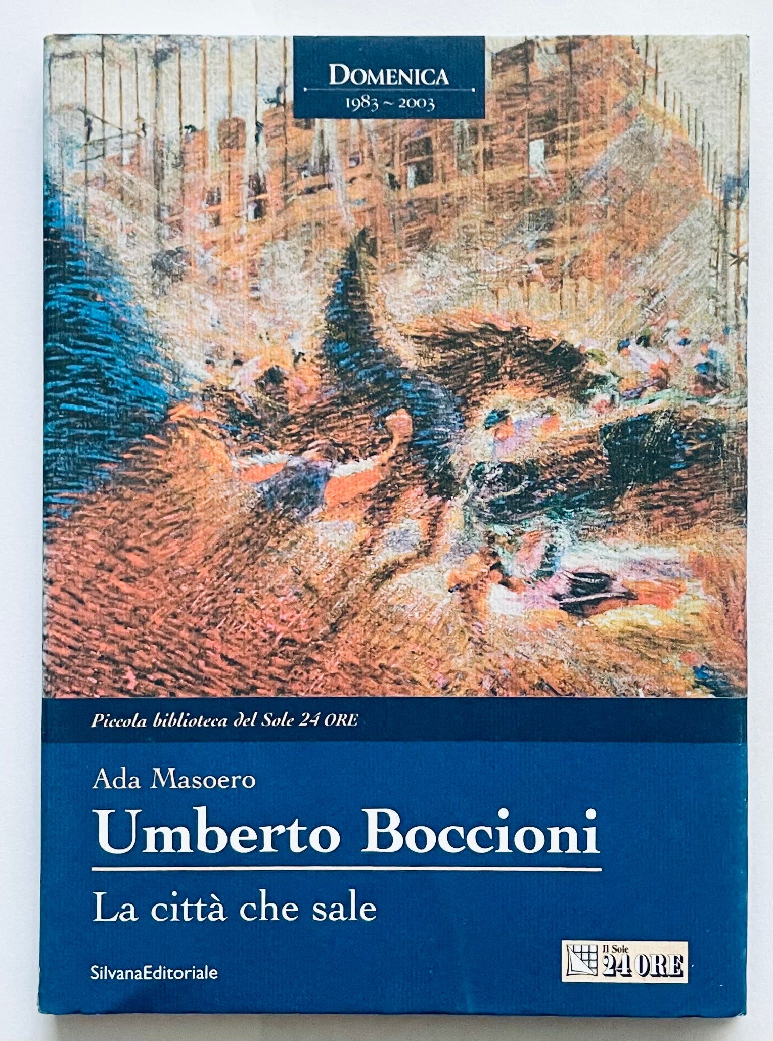 Libro su Umberto Boccioni di Ada Masoero sull'arte moderna e la trasformazione urbana, pubblicazione vintage