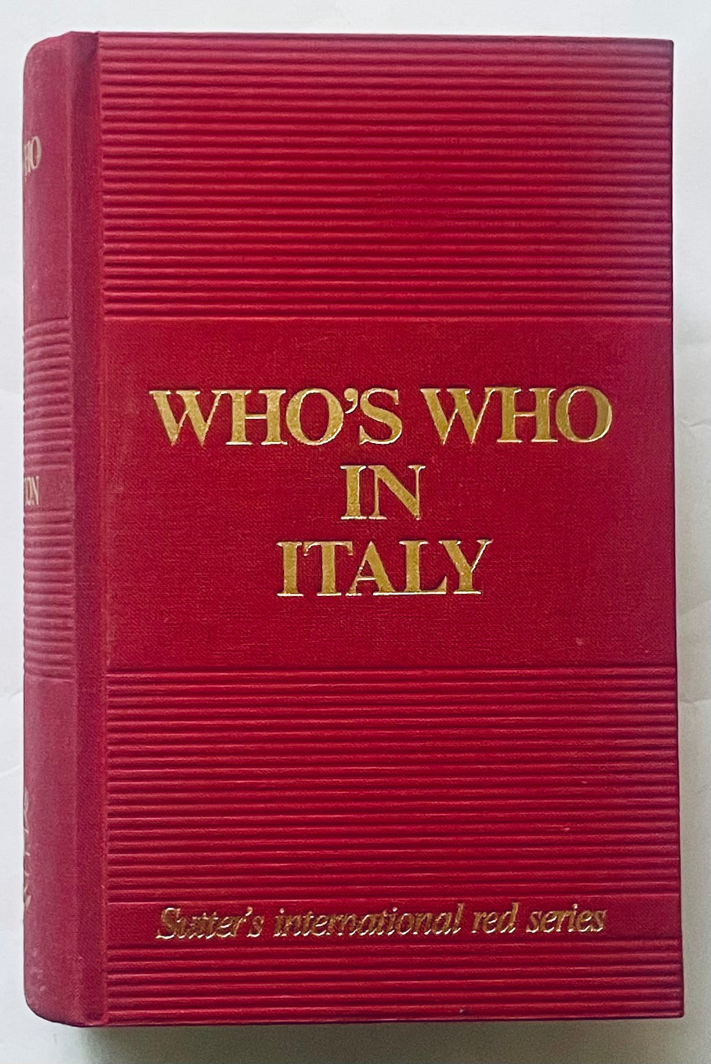 Libro vintage rilegato "Who's Who in Italy" dall'edizione Sutter's International Red Series 1986